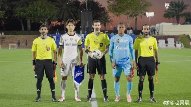 九游app-奥斯卡在多哈探班海港，与穆斯卡特热情拥抱