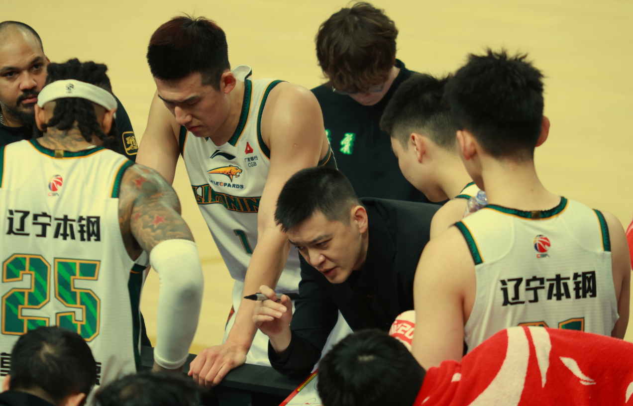 九游电脑版-赵继伟4+4+3拼尽全力!威尔斯10+2,莫兰德8+7,亨特6+1,辽篮落后9分