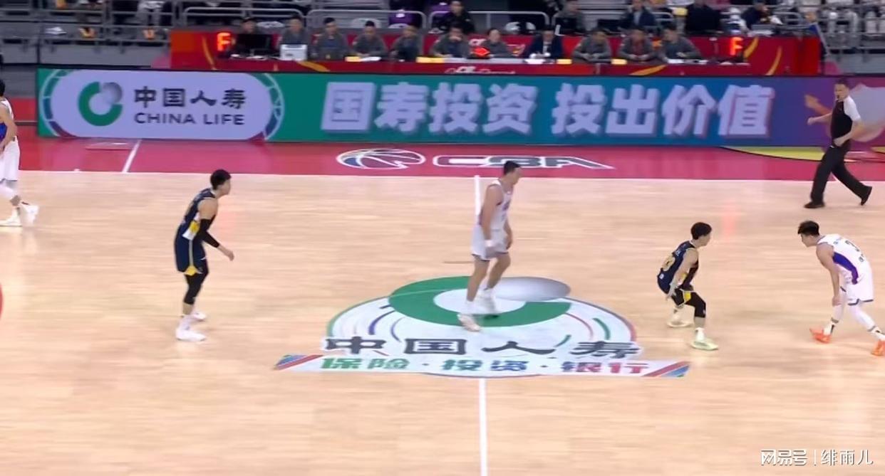 交易杨溢？广东后卫线惨遭暴打，没有徐杰真不行！