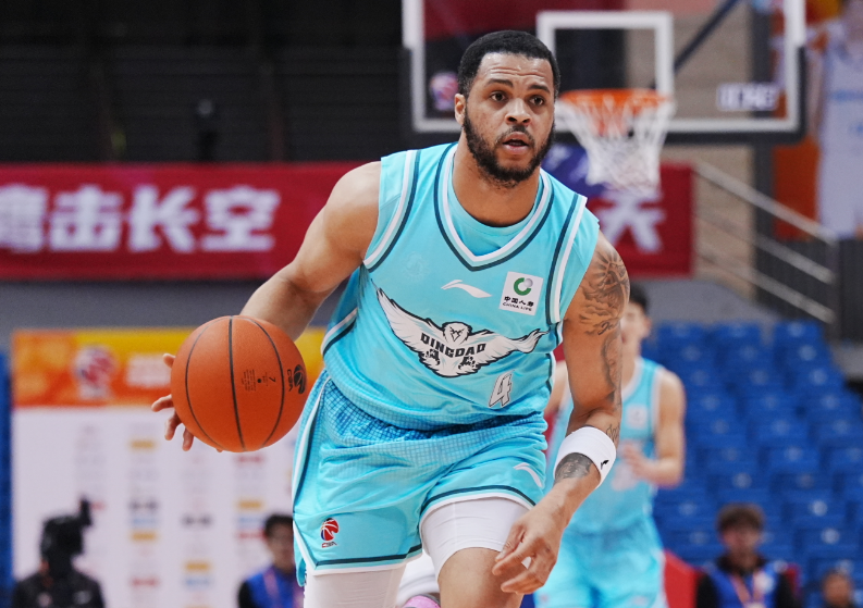 九游官网-赵嘉义丢绝杀！郭艾伦19分广州险胜青岛获3连胜 徐昕13+10