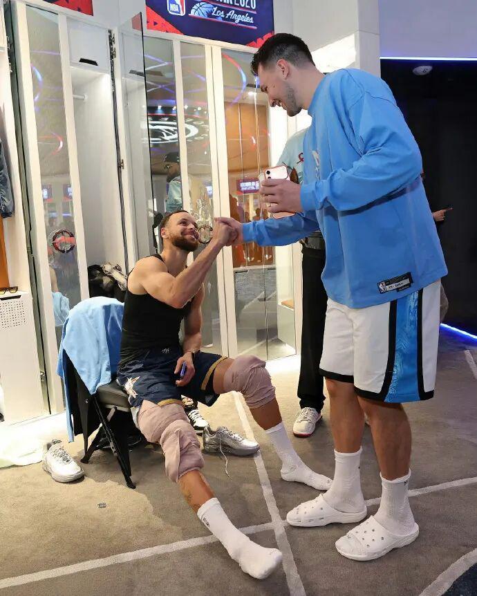 九游app-库里赛季报销？可能……